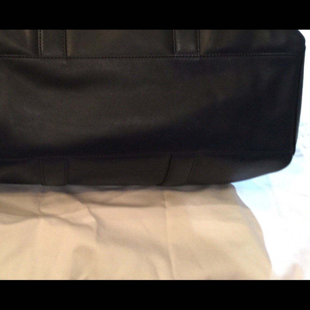 Aritzia’s Six Eleven black leather McDuffle - Picture 4 of 14